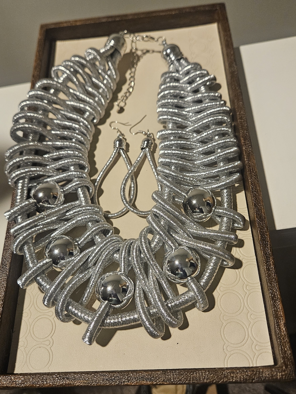 ***NWOT***Gorgeous Silver Statement Necklace and Earrings Set - Women Jewelry